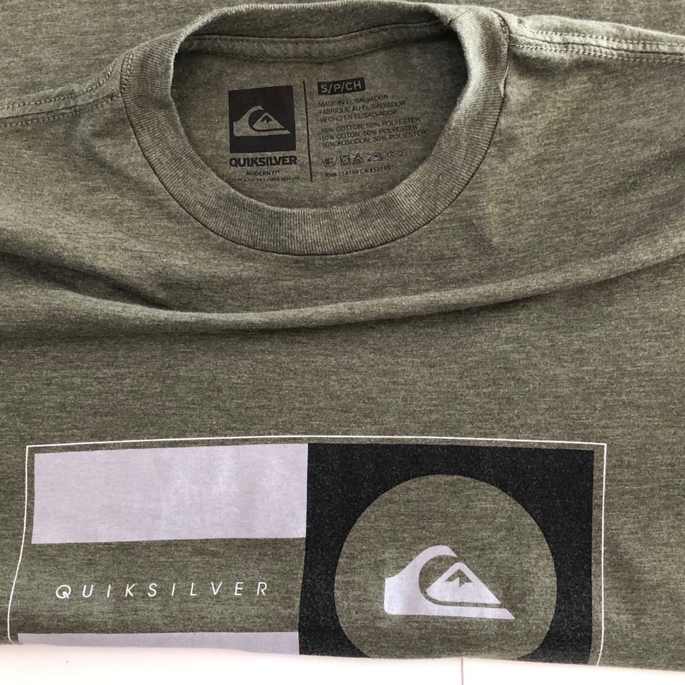 Quiksilver Men’s Modern Fit Small Tee, EUC